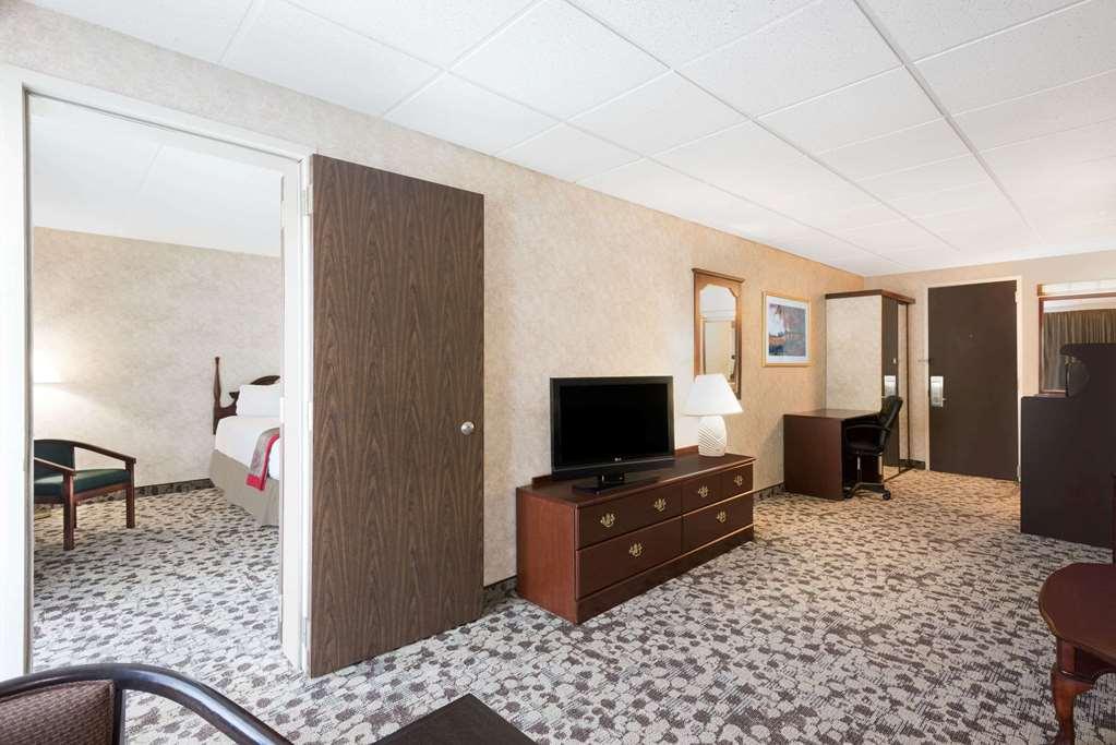 Ramada Plaza By Wyndham Portland Hotell Exteriör bild